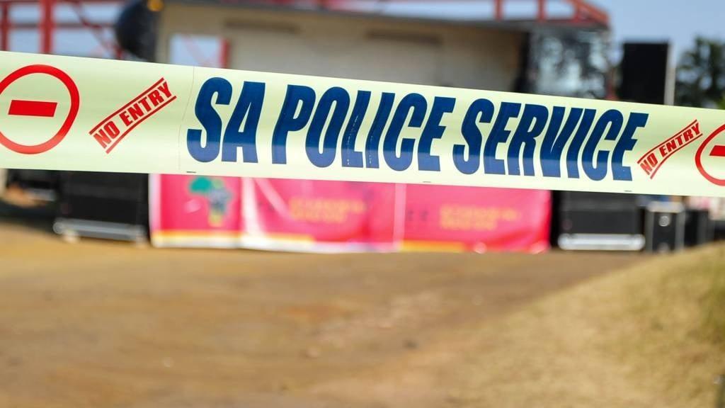 Robbers on the run: Police hunt for about 20 men after bullets fly in cash-in-transit robbery attempt Robbers on the run: Police hunt for about 20 men after bullets fly in cash-in-transit robbery attempt
