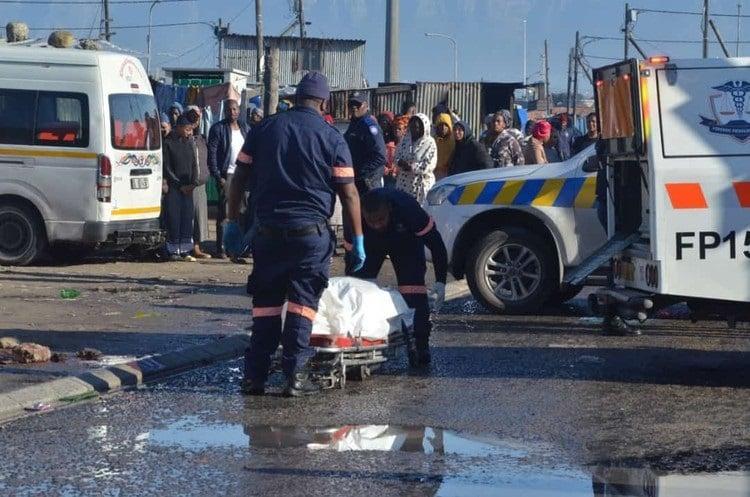 Suspected robber beaten and set alight in Cape Town Suspected robber beaten and set alight in Cape Town