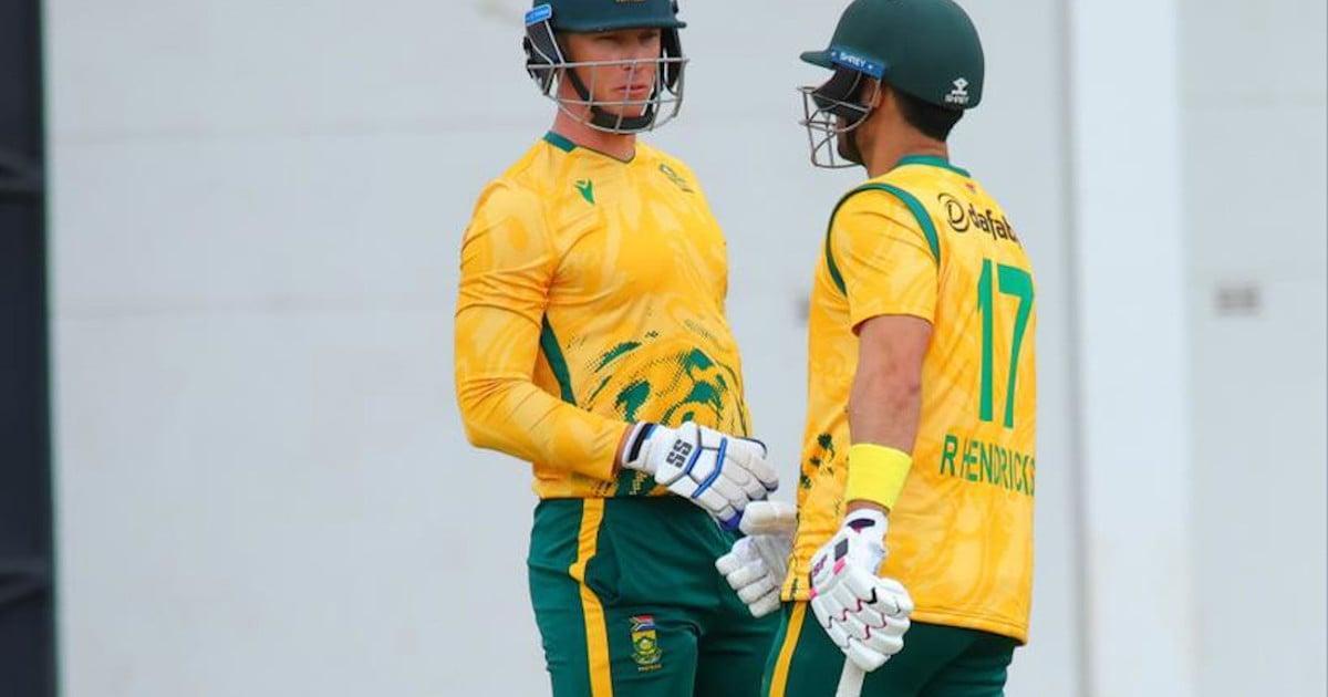 South Africa Tops England by 14 Runs in Rain-Delayed T20 South Africa Tops England by 14 Runs in Rain-Delayed T20