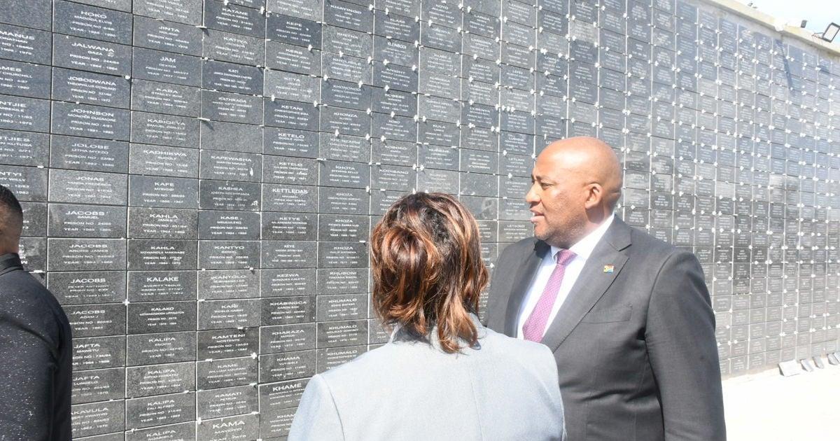 McKenzie Unveils Wall of Remembrance for Robben Island McKenzie Unveils Wall of Remembrance for Robben Island