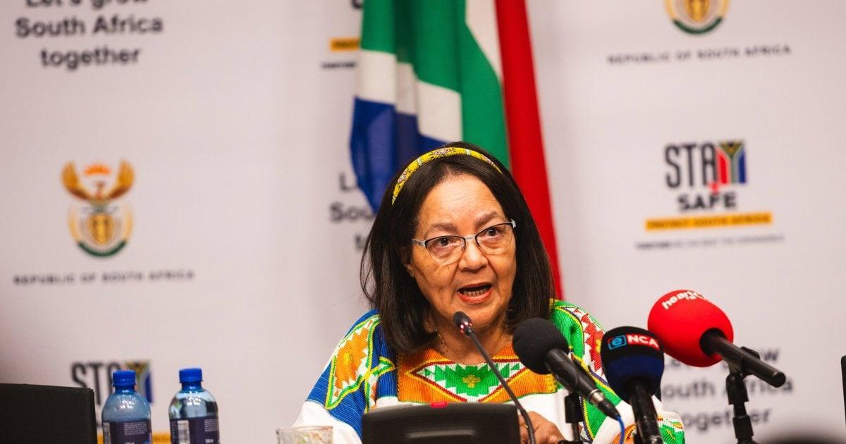 De Lille Plans Safety Measures for Tourists This Festive Season De Lille Plans Safety Measures for Tourists This Festive Season