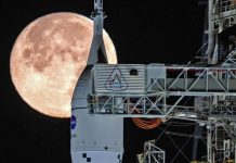 NASA sets March launch for first moon flyby in 50+ years NASA sets March launch for first moon flyby in 50+ years