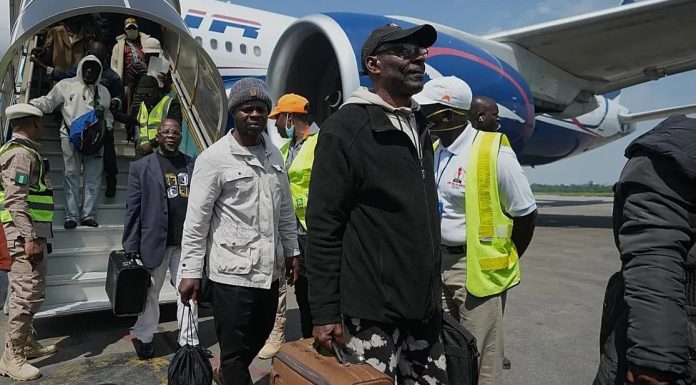 Migrant Crisis: 262 Nigerians Return from SA Migrant Crisis: 262 Nigerians Return from SA