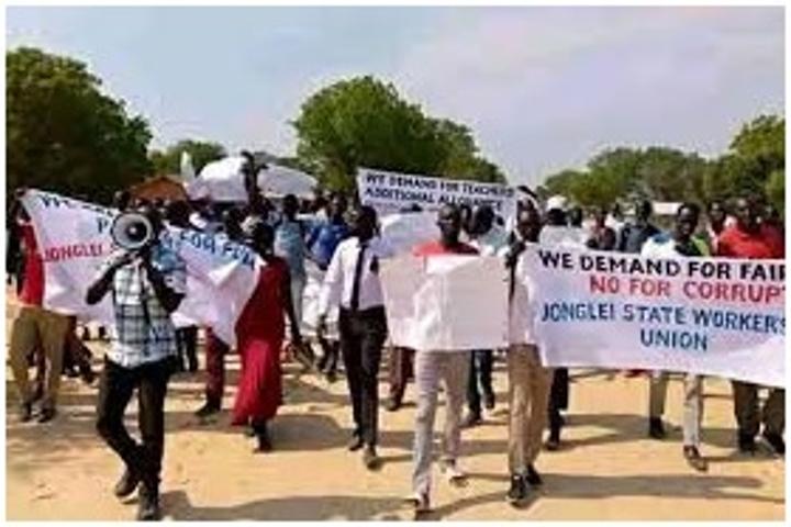Jonglei civil Servants lay down their tools Jonglei civil Servants lay down their tools