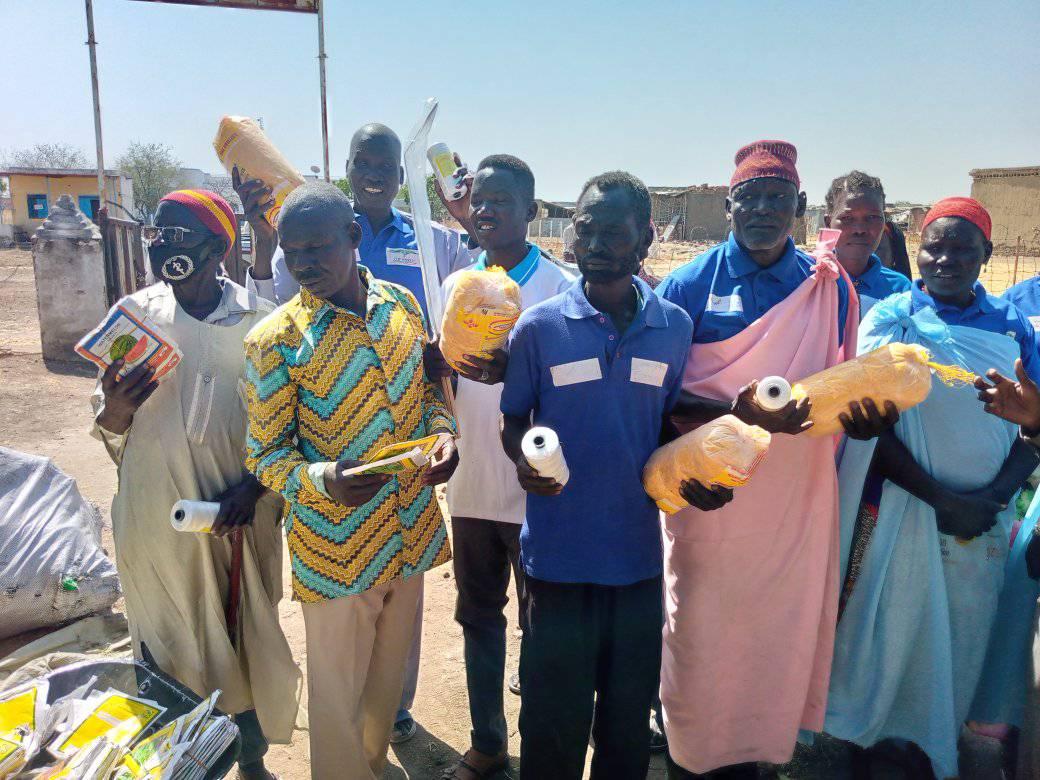 100 Manyo farmers receive tools, fishing kits 100 Manyo farmers receive tools, fishing kits
