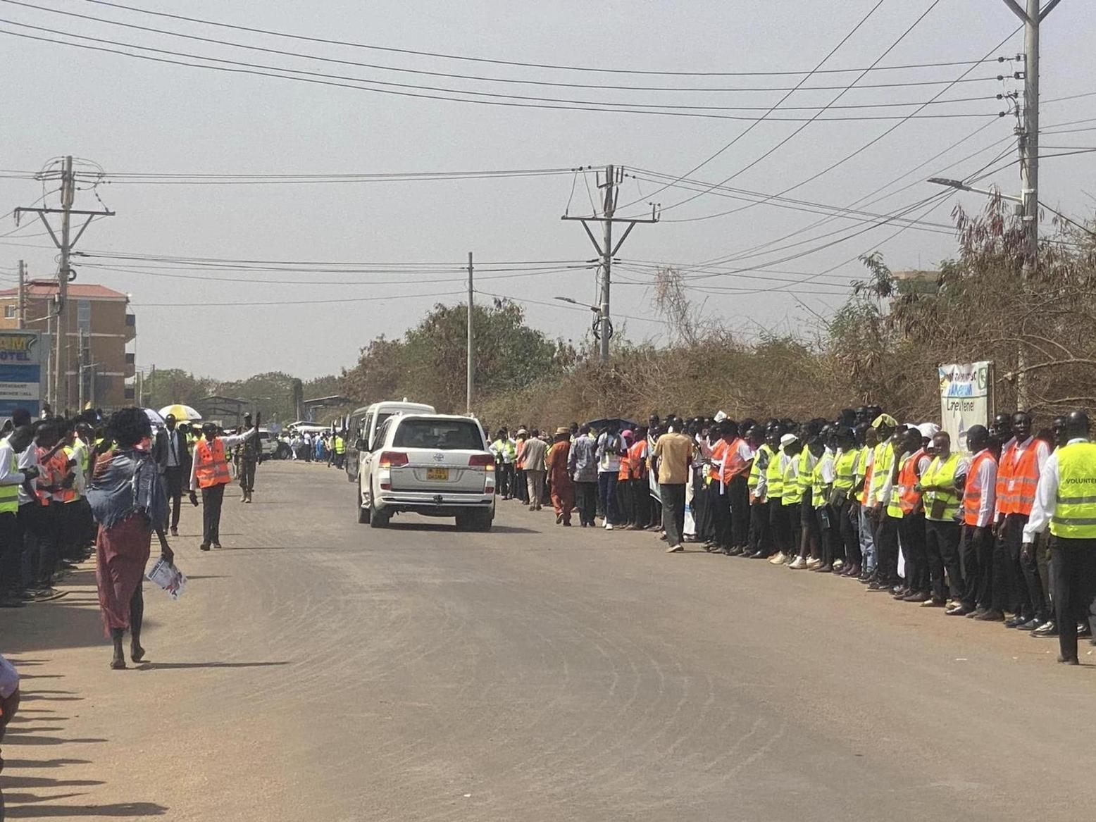 Jubilant Juba residents line up streets to see Pope Jubilant Juba residents line up streets to see Pope