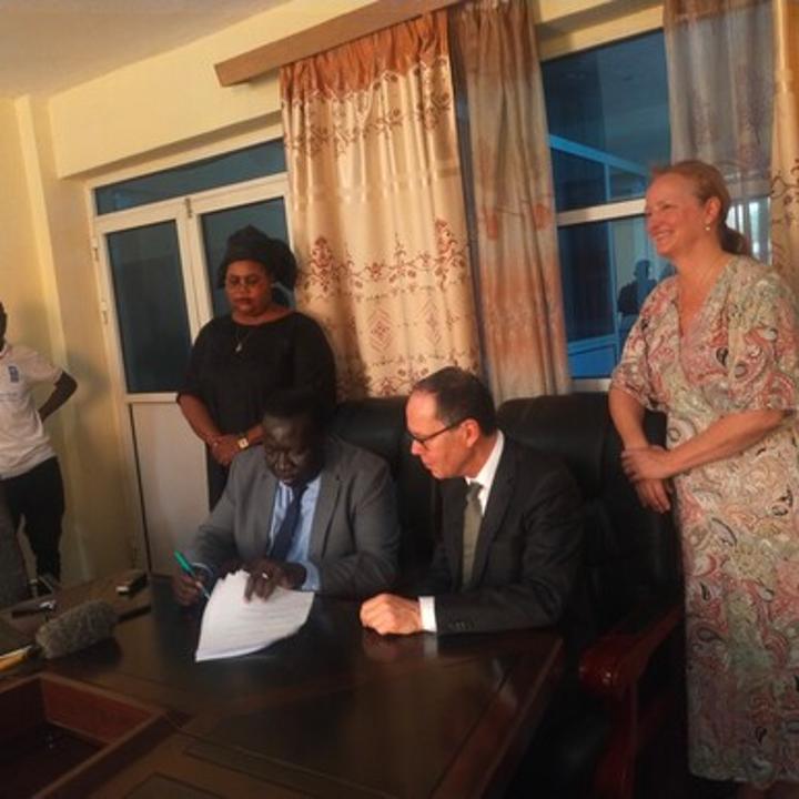 Environment ministry signs assessment deal with Netherlands firm Environment ministry signs assessment deal with Netherlands firm