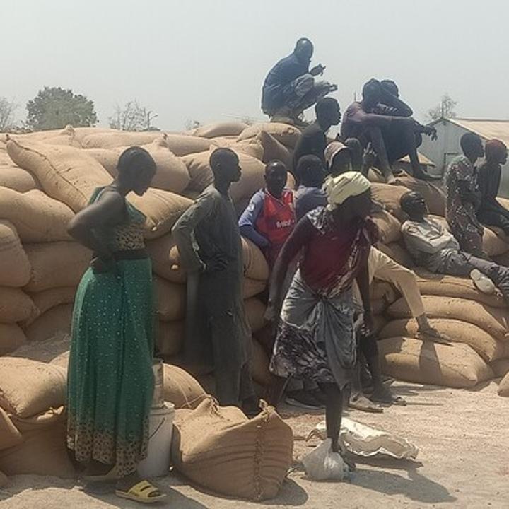 Unity State governor donates 15,000 sacks of sorghum to IDPs Unity State governor donates 15,000 sacks of sorghum to IDPs