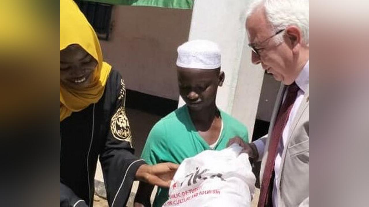Juba: Turkish Embassy distributes food packages Juba: Turkish Embassy distributes food packages