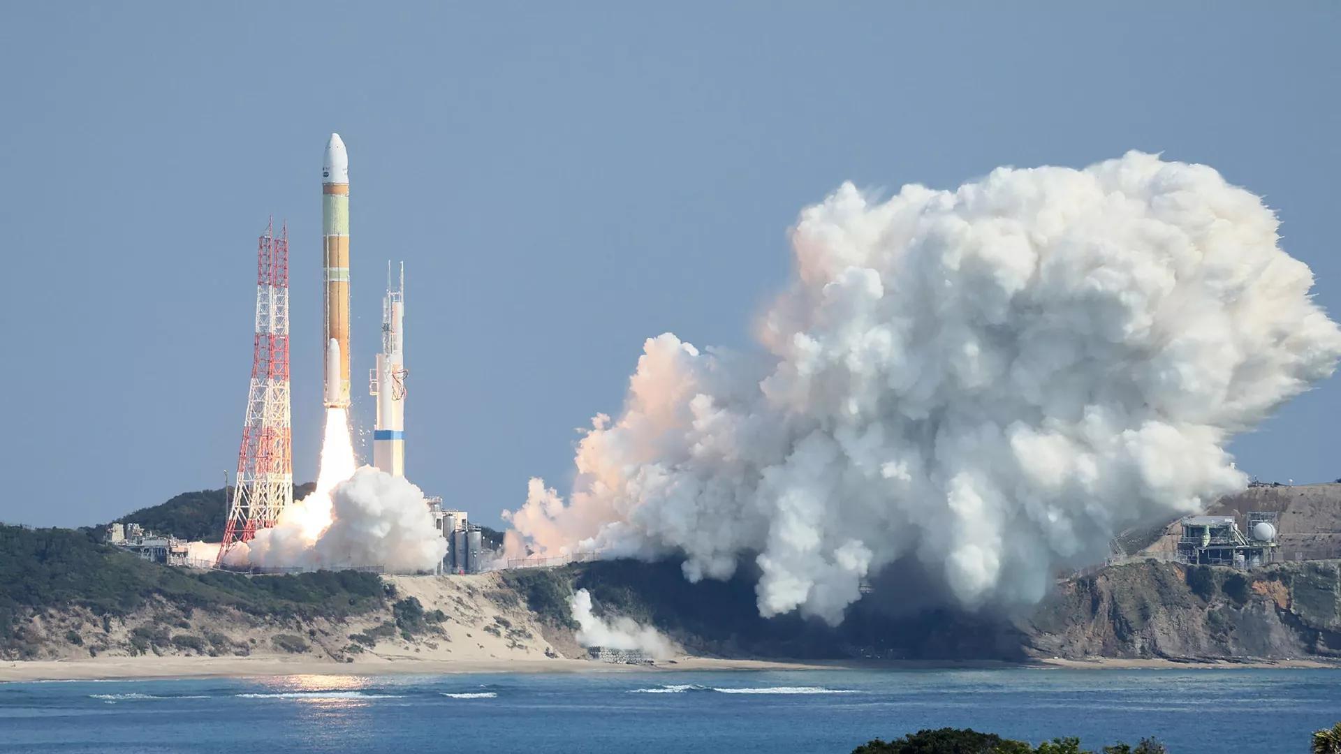 Japan, 'Moonstruck' by Recent Slew of Missions, Seeks Lunar Launch Despite Tokyo's Setbacks Japan, 'Moonstruck' by Recent Slew of Missions, Seeks Lunar Launch Despite Tokyo's Setbacks