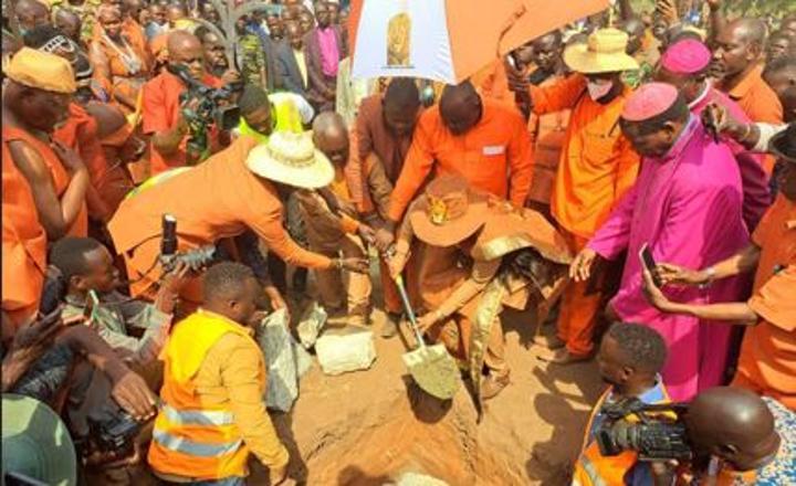 Azande King lays foundation stone for new palace in Bazungua Azande King lays foundation stone for new palace in Bazungua