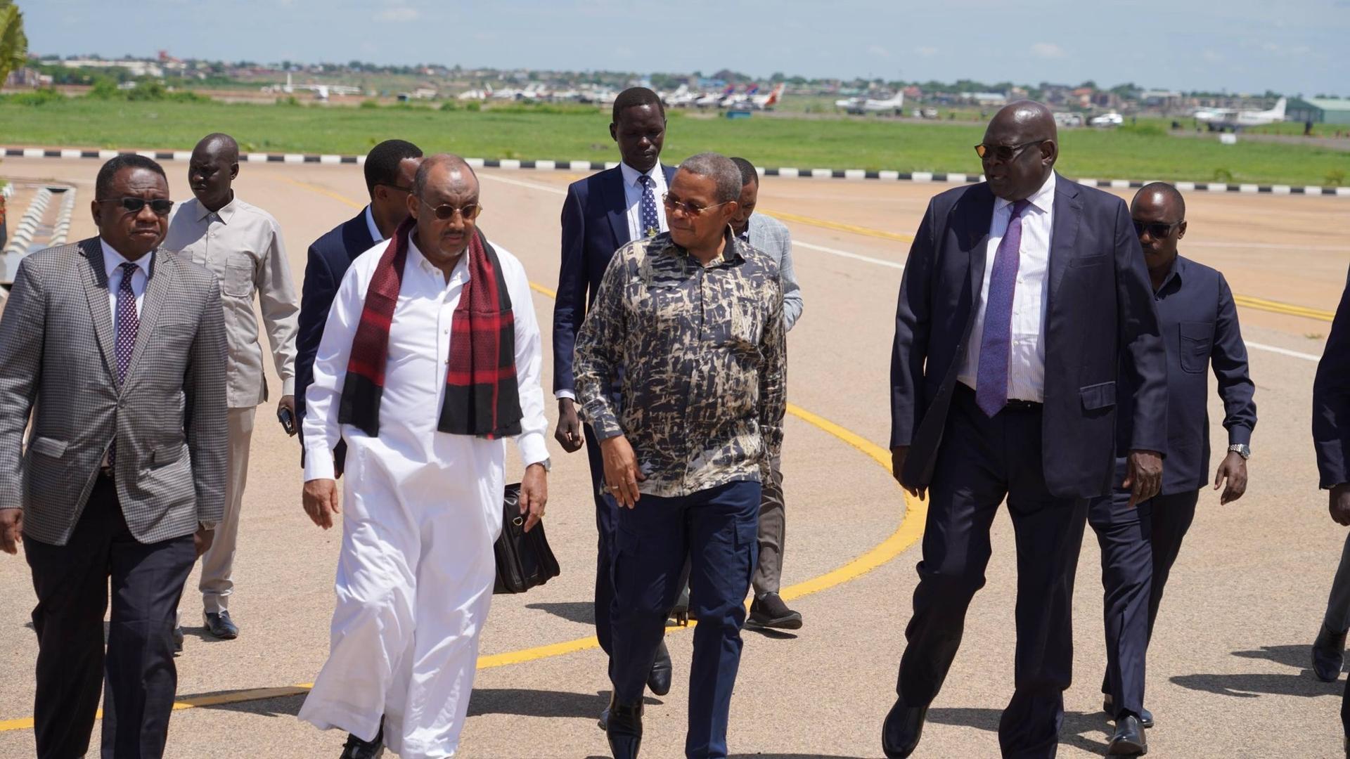 AU Envoy's Stance on Machar Trial Disputed by Diplomats AU Envoy's Stance on Machar Trial Disputed by Diplomats