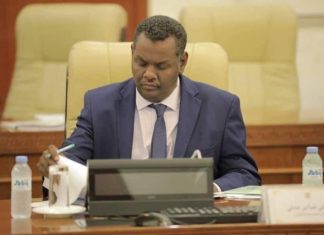 وزير الصناعة يتنازل للدولة عن مخصصات بآلاف الدولارات