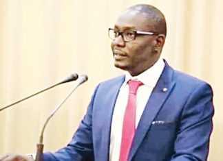 الحكومة : لا توجد قوائم حظر أو أحكام قضائية على أي قيادي سياسي