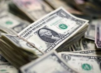 تحذيرات واسعة من خطوة وزارة المالية بتوحيد سعر الصرف والجمركي