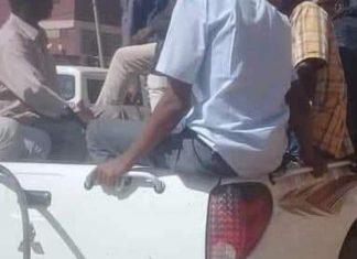 متهم بالفساد والإنتماء لكتائب الظل.. مقاومة كوستي تنفذ وقفاتها السابعة للمطالبه بإقالة مدير عام