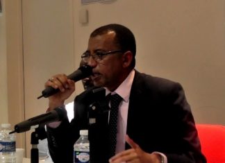 الدقير يدعو لعدم الاستعجال للتحول الديمقراطي عمر الدقير - قيادي في قوى الحرية والتغيير