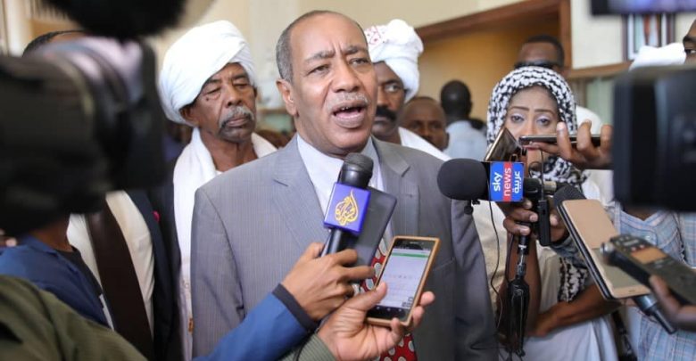 التوم هجو : تقديم الحزبية والمحاصصة على مصلحة الوطن قاد للتدهور