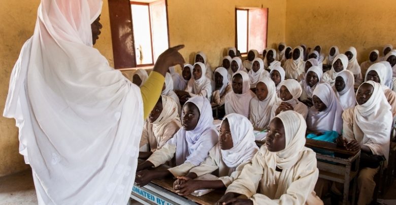 والي الجزيرة يعلن استمرار العملية التعليمية بجميع مدارس الولاية