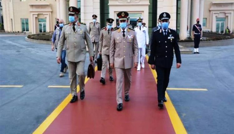 وفد عسكري مصري رفيع يصل الخرطوم لبحث التعاون العسكري الأمني
