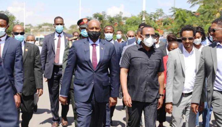 البرهان يشيد بالمستوى المتطور للقطاع الصناعي في إثيوبيا البرهان يشيد بالمستوى المتطور للقطاع الصناعي في إثيوبيا