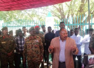 والى جنوب دارفور يعد بمعالجة وحل قضية إعتصام طب نيالا والى جنوب دارفور يعد بمعالجة وحل قضية إعتصام طب نيالا