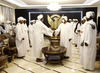 البرهان يطلع على جهود الإدارة الاهلية لمعالجة مشكلة شرق السودان البرهان يطلع على جهود الإدارة الاهلية لمعالجة مشكلة شرق السودان