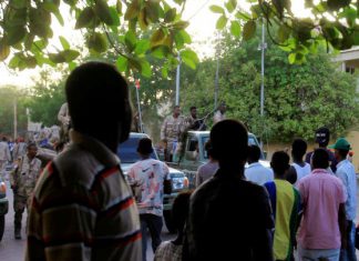 قيادات بشرق السودان تنفذ وقفة احتجاجية و تلوح بإسقاط الحكومة قيادات بشرق السودان تنفذ وقفة احتجاجية و تلوح بإسقاط الحكومة