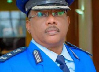 الشرطة تُغلق (مُجمعات الجمهور) بالمُدن الثلاث بالعاصمة الخرطوم بسبب (كورونا) الشرطة تُغلق (مُجمعات الجمهور) بالمُدن الثلاث بالعاصمة الخرطوم بسبب (كورونا)