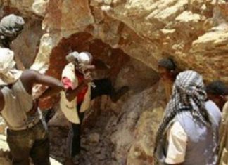 معدنون يتهمون نافذين بالتواطؤ في حسم نزاع بمنجم بمحلية حلفا معدنون يتهمون نافذين بالتواطؤ في حسم نزاع بمنجم بمحلية حلفا