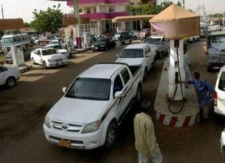 القوات المشتركة تنفذ حملات لضبط التعامل بالمواد البترولية بأسواق الجنينة القوات المشتركة تنفذ حملات لضبط التعامل بالمواد البترولية بأسواق الجنينة