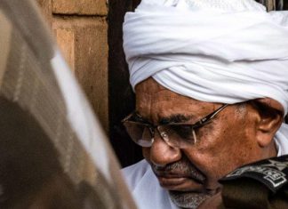 إعادة البشير إلى السجن بعد خضوعه لفحوصات طبية إعادة البشير إلى السجن بعد خضوعه لفحوصات طبية