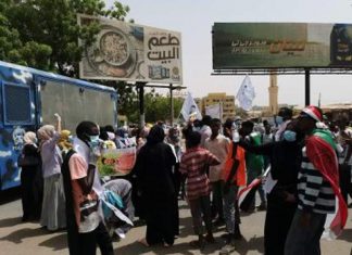 تطورات جديدة في بمحاكمة مقتل الشهيد حنفي عبد الشكور..شهود دفاع يتحدثون عن تواجد المتهم خارج الخرطوم يوم الجريمة تطورات جديدة في بمحاكمة مقتل الشهيد حنفي عبد الشكور..شهود دفاع يتحدثون عن تواجد المتهم خارج الخرطوم يوم الجريمة