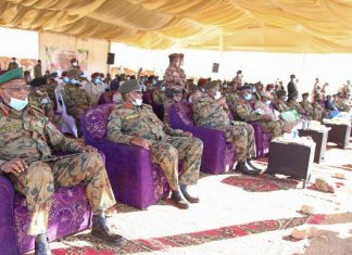 رئيس هيئة الأركان: القوات المسلحة تسعى لتحقيق أهداف الثورة والديمقراطية رئيس هيئة الأركان: القوات المسلحة تسعى لتحقيق أهداف الثورة والديمقراطية