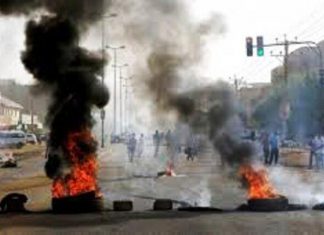 تصعيد ثوري جديد ومحتجون يغلقون كبري المنشية تصعيد ثوري جديد ومحتجون يغلقون كبري المنشية