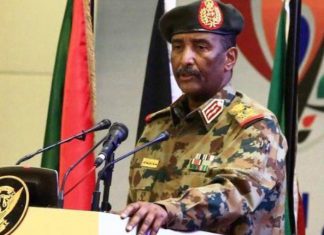 البرهان وقيادات الجيش يصلون القضارف لتفقد القوات السودانية البرهان وقيادات الجيش يصلون القضارف لتفقد القوات السودانية