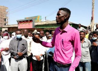 وقفة حداد بالقضارف لشهداء ثورة ديسمبر من موقع أول شهيد وقفة حداد بالقضارف لشهداء ثورة ديسمبر من موقع أول شهيد