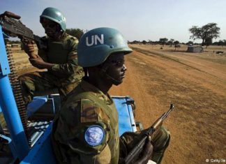 السودان يؤكد التزامه بتأمين خروج بعثة يوناميد السودان يؤكد التزامه بتأمين خروج بعثة يوناميد