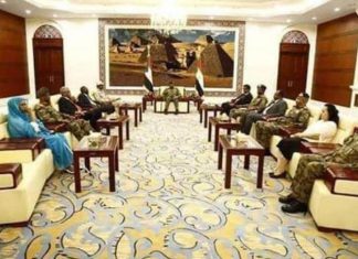 نساء الثورية يستنكرن رفض السيادي استلام مذكرتهن نساء الثورية يستنكرن رفض السيادي استلام مذكرتهن