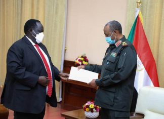 رئيس مجلس السيادة يتسلم رسالة خطية من سلفاكير رئيس مجلس السيادة يتسلم رسالة خطية من سلفاكير