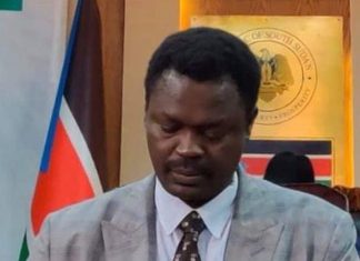 مناوي يستغرب السرقة والنهب خلال الاحتجاجات ويتهم السلطات بالتقاعس مناوي يستغرب السرقة والنهب خلال الاحتجاجات ويتهم السلطات بالتقاعس