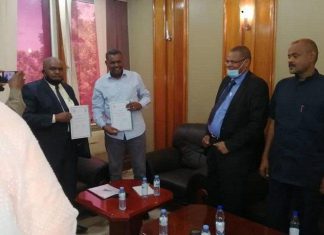 وزير التجارة يتعهد بضبط وتنظيم الأسواق وزير التجارة يتعهد بضبط وتنظيم الأسواق