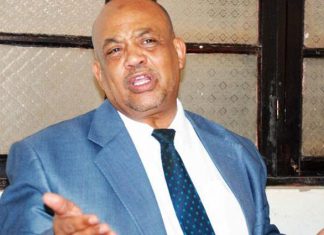 كمال عمر: وزير المالية الجديد كفاءة وهناك مؤامرة لإفشاله كمال عمر: وزير المالية الجديد كفاءة وهناك مؤامرة لإفشاله