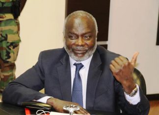 وزير المالية يوجّه بضبط الصرف وزير المالية يوجّه بضبط الصرف