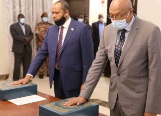 وزيرا الصحة والإعلام يؤديان القسم أمام البرهان وزيرا الصحة والإعلام يؤديان القسم أمام البرهان