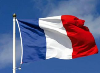 لاجئ سوداني يقتل مسؤولا فرنسيا طعنا بعد رفض طلبه للجوء في مدينة باو لاجئ سوداني يقتل مسؤولا فرنسيا طعنا بعد رفض طلبه للجوء في مدينة باو