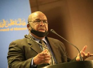 وزير التجارة والتموين السوداني: سنوّفر السلع الأساسية للمواطن بأسعارٍ في متناول اليدّ وزير التجارة والتموين السوداني: سنوّفر السلع الأساسية للمواطن بأسعارٍ في متناول اليدّ