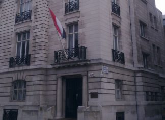 السودان : دبلوماسيون يعيشون على الديون وآخرون لا يملكون تذكرة العودة