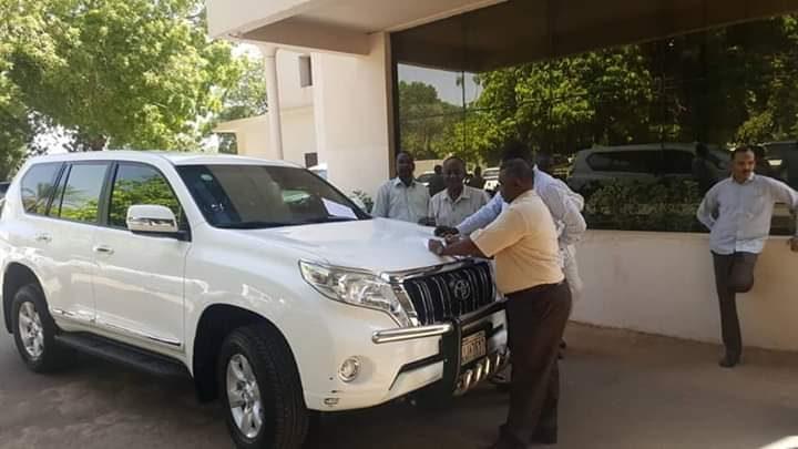 السيادي يحسم الجدل حول رفض اعضائه الجدد (١٠٠) أكسنت والمطالبة بلاندكروزرات السيادي يحسم الجدل حول رفض اعضائه الجدد (١٠٠) أكسنت والمطالبة بلاندكروزرات