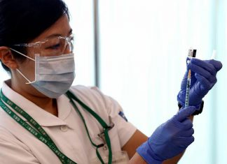 كيف يؤثر فيروس كورونا على البشرة والشعر؟… فيديو كيف يؤثر فيروس كورونا على البشرة والشعر؟... فيديو